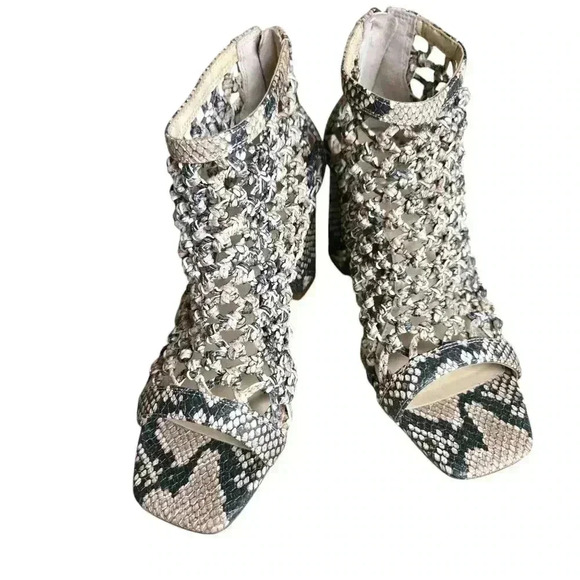 Vince Camuto Arlindal Pebble Snake Print cut-out Peep toe Booties Size 5 - Picture 2 of 5